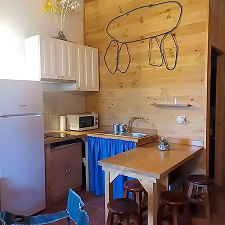 Da Moura Hostel *